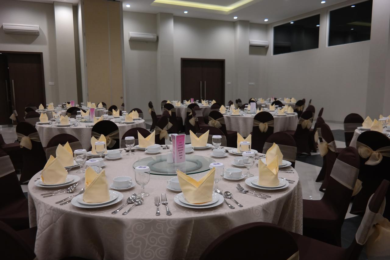 Amantis Hotel Demak Екстериор снимка