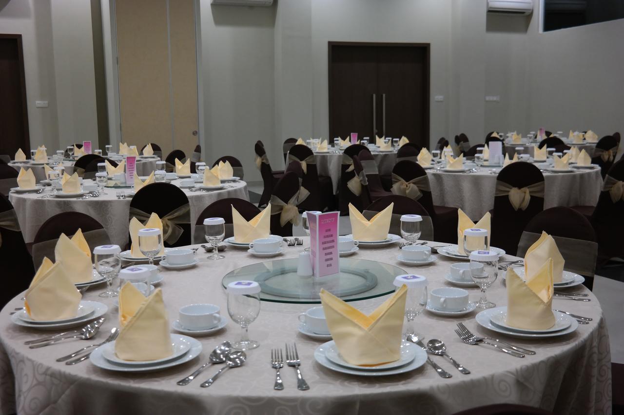 Amantis Hotel Demak Екстериор снимка